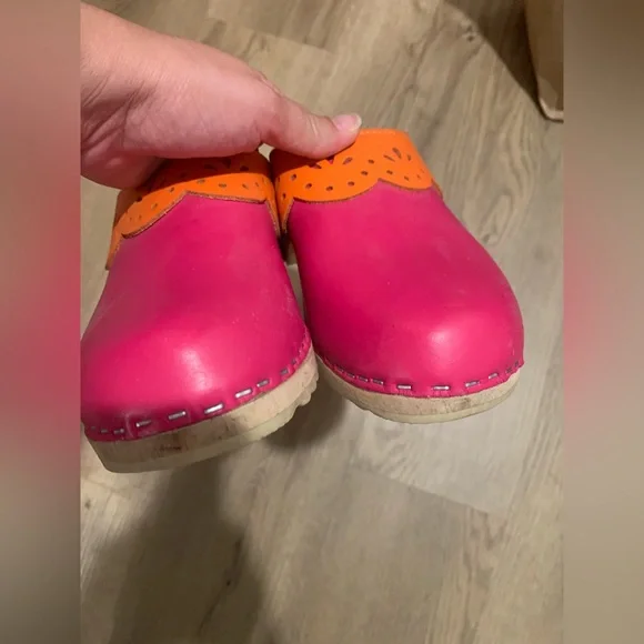 NWOB Hanna Andersson Pink+ orange leather clogs lace cut detail size 7/37 - Picture 2 of 9